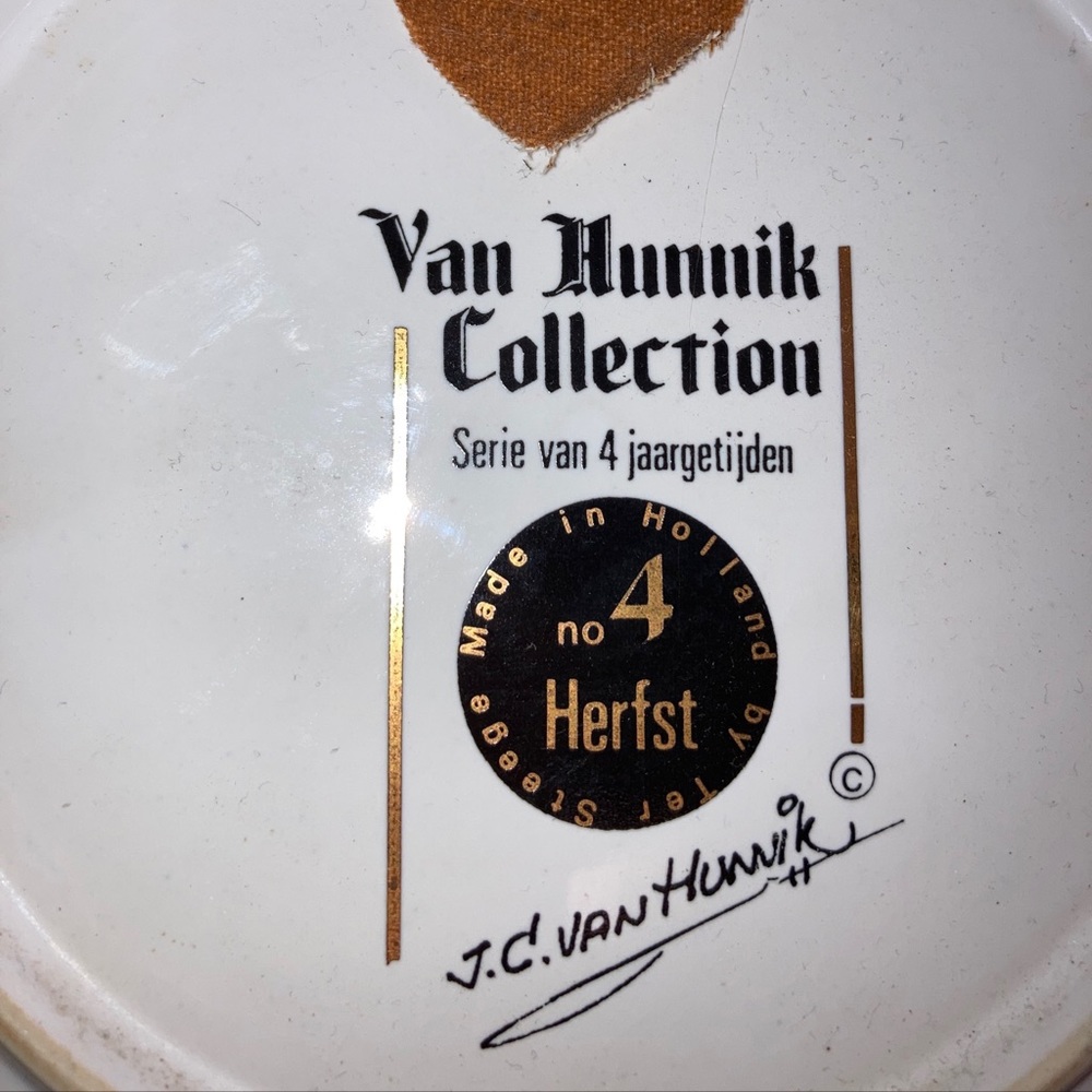 *Signed collectible wall hanging plate